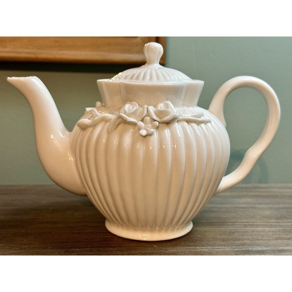 Beautiful I. Godinger & Co. White Ribbed Tea Pot With Victorian Rose Pattern